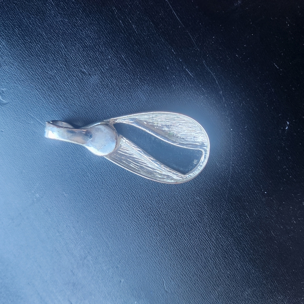 Elegant Silver and Abalone Teardrop Pendant (No Chain) - Picture 3 of 3
